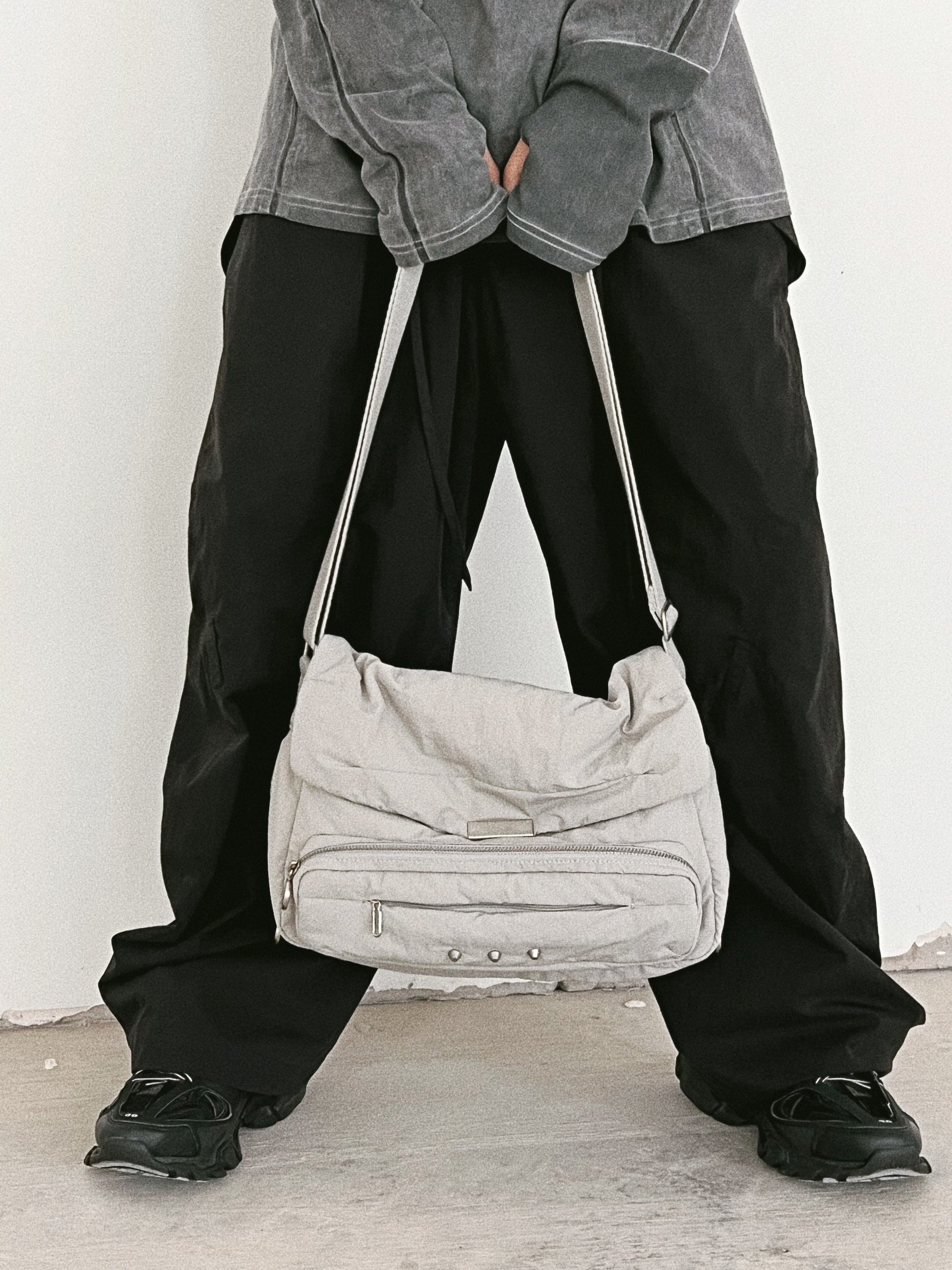 Solif - DEVOUR Side-Expand Messenger| Puppetteer