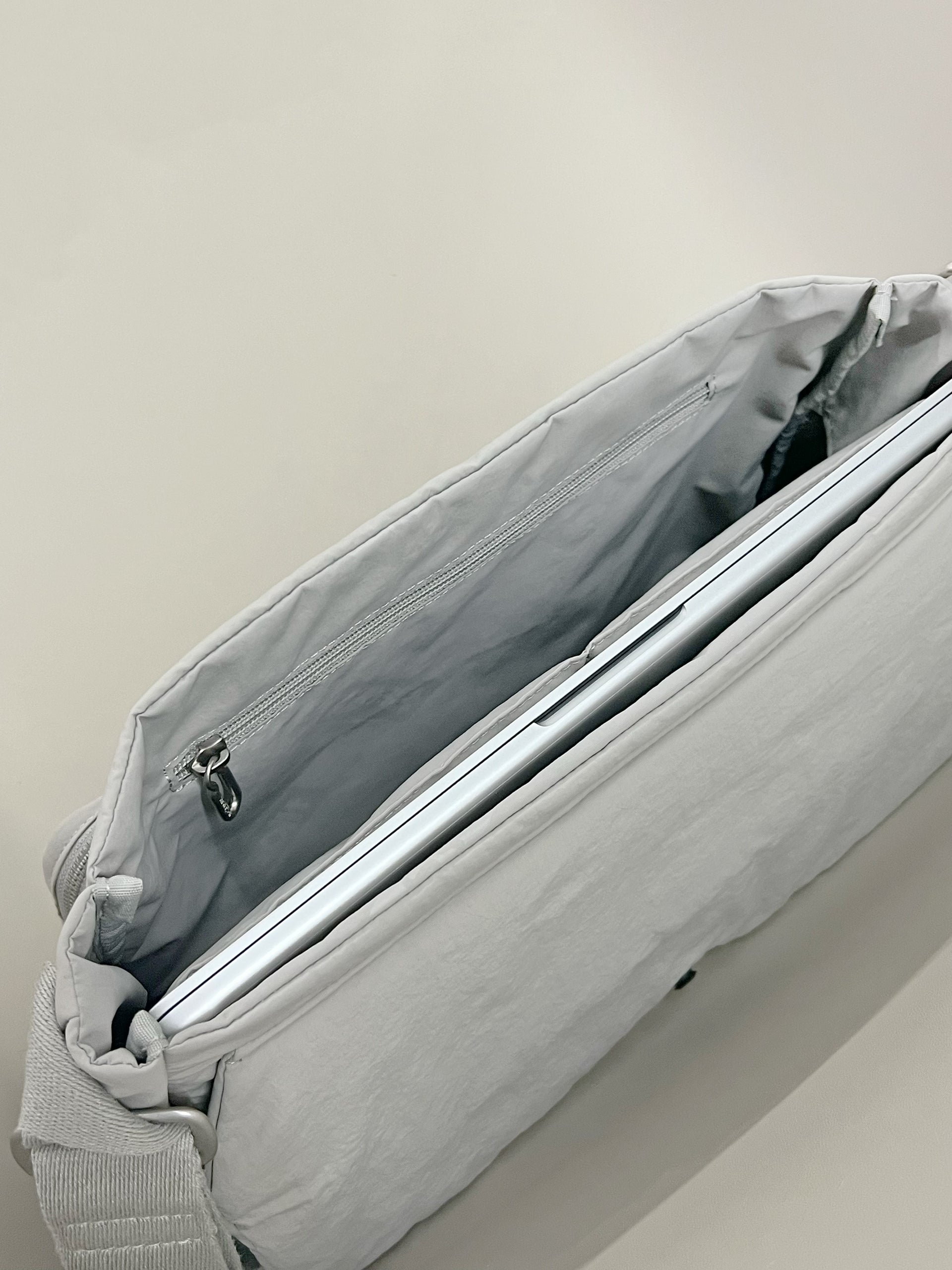 Solif - DEVOUR Side-Expand Messenger| Puppetteer