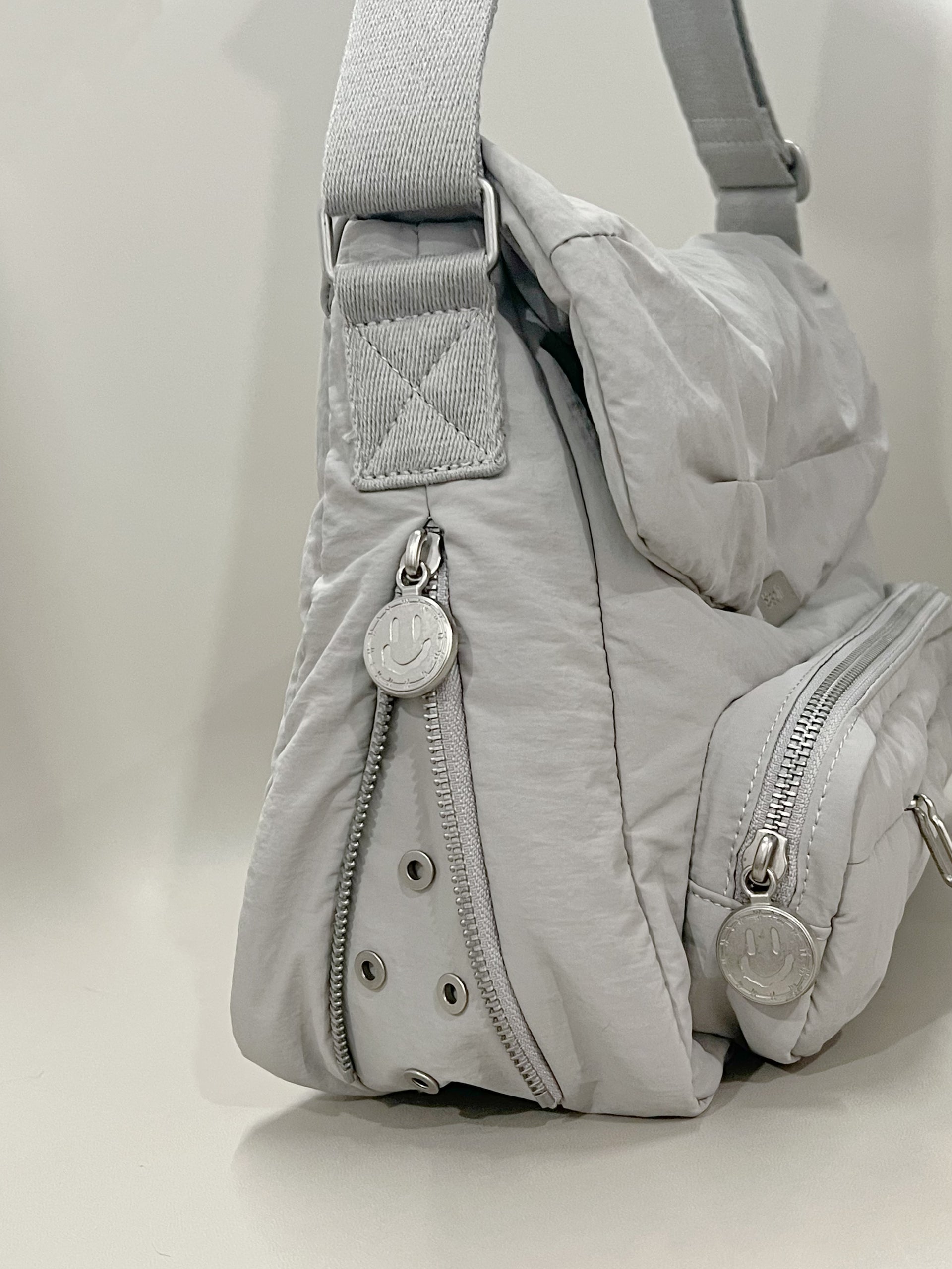 Solif - DEVOUR Side-Expand Messenger| Puppetteer